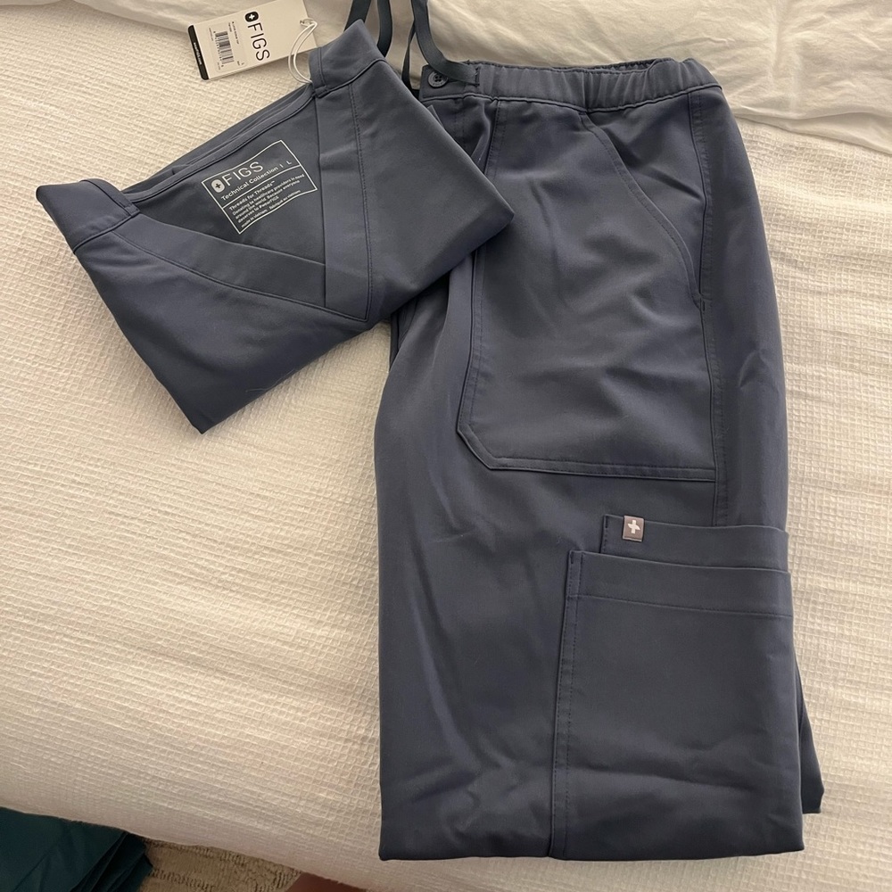 MENS FIGS grey scrub set